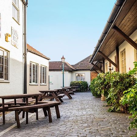 The Half Moon Inn And Country Lodge Yeovil Exterior photo
