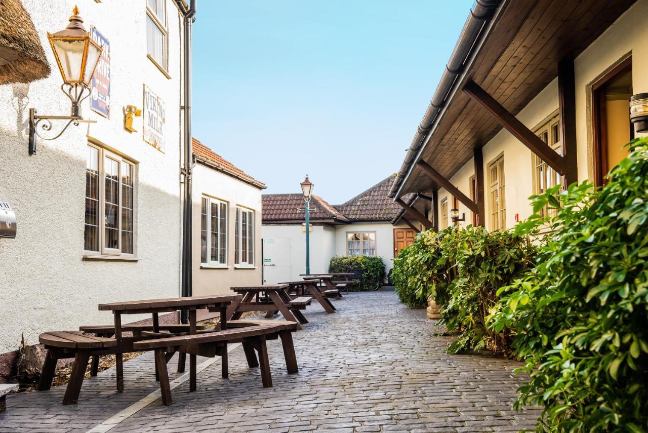 The Half Moon Inn And Country Lodge Yeovil Exterior photo